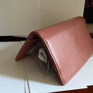 Universal thread goods co.